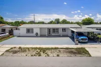 Deluxe studio in fabulous Miami Gardens with a nice King Bed, AC, Wi-Fi Hotels near ALDI
