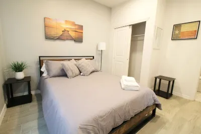 Chic Tiny Brick Home: Remodeled Unit 1 Hotels near UBH