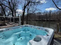Private Waterfront Retreat – Cozy Fall/Winter Getaway • Hot Tub • Sauna •Firepit