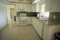 15Min from FLL airport/ with 8ft pool & NEW Jacuzzi Hot Tub