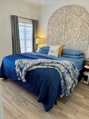 Lakeshore Village “Classic Condo” 2 patios Prime Location