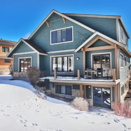 Eden Mountain Home - 7 Bedrooms on Three Floors