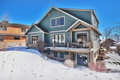 Eden Mountain Home - 7 Bedrooms on Three Floors