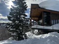 Luxury Private Cabin. Spectacular setting!  Amazing Views, 80 acres, Hot Tub