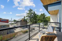 Taft District New Build 2-bedroom condo in delightful Lincoln City with WiFi, AC