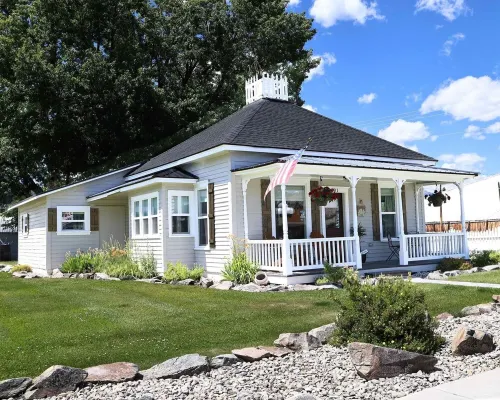 House in the heart of Darby, MontanaFully remodeled. Hotels in Darby