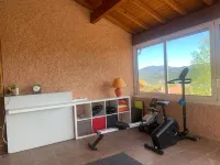 South-facing villa in the heights of GAP with panoramic mountain views Hôtels à : Gap