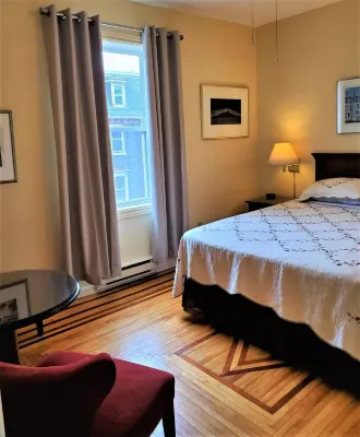 Gower Guest House - Bed and Breakfasts