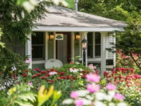 Hidden Garden Cottages & Suites Hotels in Saugatuck