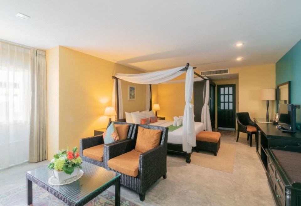 반 푸안다 푸켓의 아늑한 객실 내부