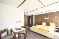 Hotel Alpina Các khách sạn gần Kloster Dhammapala