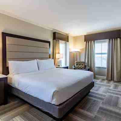 Holiday Inn Express Savannah-Historic District Rooms