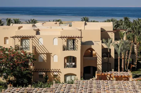 TUI MAGIC LIFE Redsina Sharm El Sheikh Отели рядом с достопримечательностью «Charmillion Club Beach»