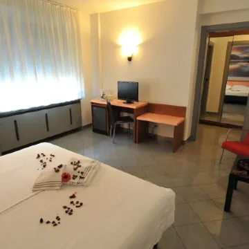 Hotel Bahnhof Haus Отели в г. Кьяссо