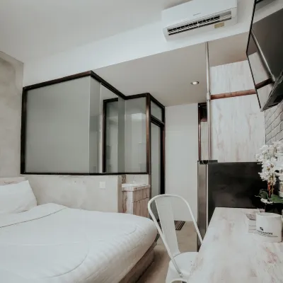 Dparagon Kemuning Hotels near Rumah Sakit Jih
