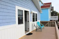 Deacon on Dolphin! Quaint 3rd Row Beach House with Ocean Views!
