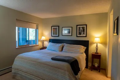 6th Floor Condo with Amazing Lake and Mountain Views! Hotels near The Juniper Tree