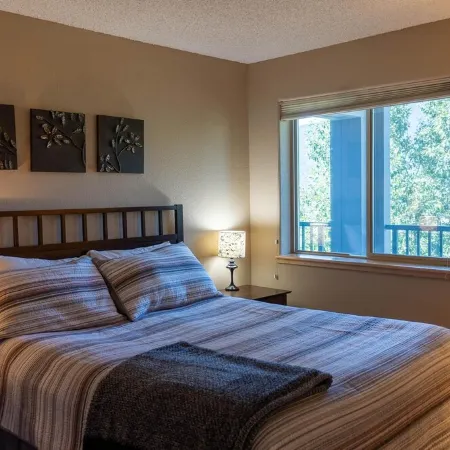 6th Floor Condo with Amazing Lake and Mountain Views!