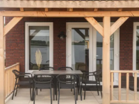 Lakeview Villa with Swimming and Fishing Pier Hotels in Simonshaven