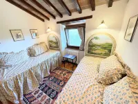 Luxurious Umbrian Retreat for 10 with Private Terrace and Pool