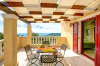 Kalliope Villa - Classic Modern With a Splash of Glam - con encanto