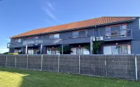 Mariners Cove Waterfront Motel and Apartments Hotels in Paynesville