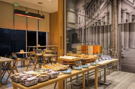 Holiday Inn Express Greater Noida Knowledge Park