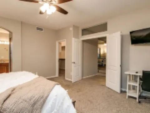 Massive 5 Bdrm Getaway WPool, Hot Tub, Game Room Hotels in Gilbert