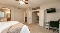 Massive 5 bdrm Getaway wPool, Hot Tub, Game Room