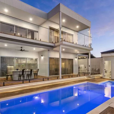 Stanford Luxury Pool Sauna Spa Tennis Court