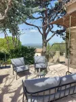 Hôtel la Garrigue & Bar Piscine Hotel a Saint-Didier