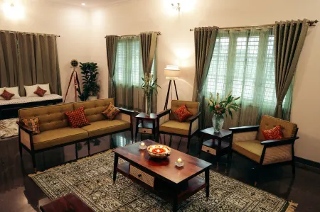 Adhyaya - Heritage Reverbed 4 BHK AC Triplex Villa Отели в г. Майсур