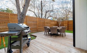 Private Yard w/ BBQ & Games, Steps to South Congress & Barton Creek Clarksburg
