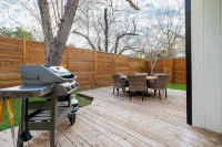 사우스 콩그레스 및 바튼 크릭 클락스버그까지 몇 걸음, 바비큐 및 게임 있는 프라이빗 야드