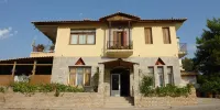 La Petite Planete Hotels near Lion Gate