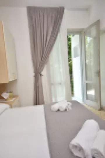 Lively Hotel