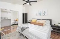 Peoria Oasis on Golf Course: Pool & Putting Green!