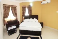 Carleton Hotel & Suites