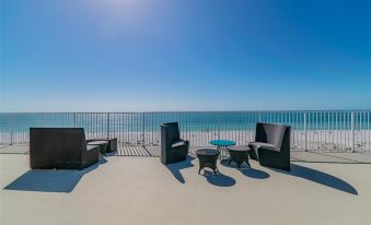 Oceana 301 East