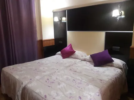 Casa Rural Virgen de las Cruces Отели в г. Кампо де Даймьель