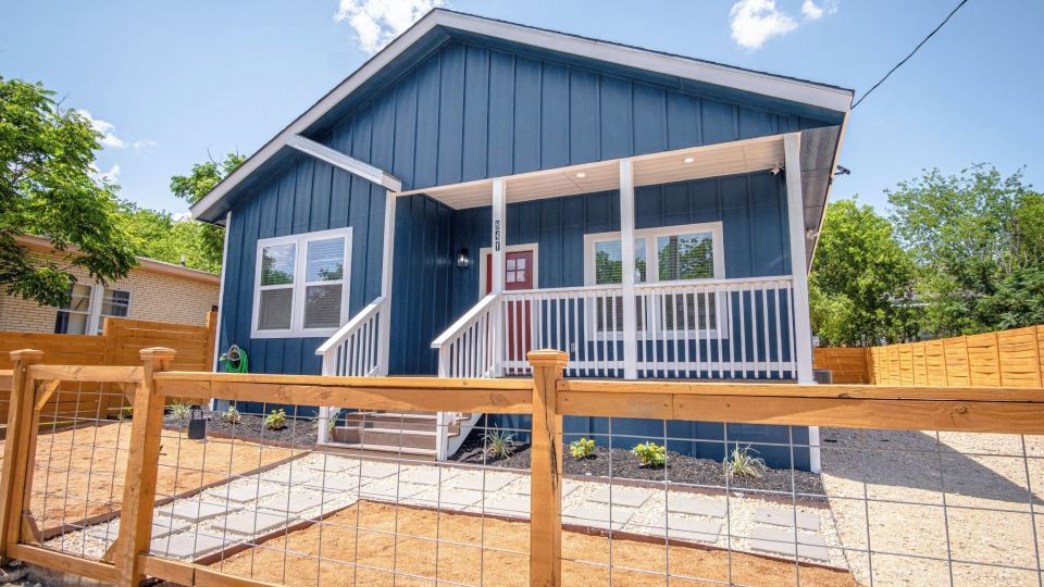 Beautiful Fenced 3Br 2BA Near Exciting Downtown
