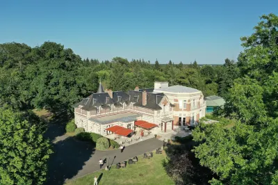 Domaine des Roches Hotels in Gien