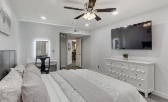 Executive 2 Bdrm Condo in the Heart of Biltmore!