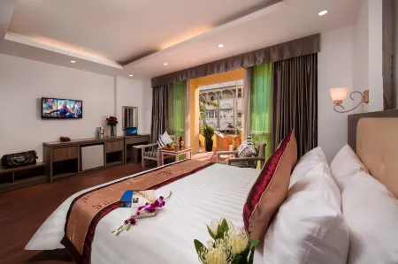Van Mieu Hotel