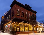 Eleven Revelstoke Lodge Hotels in Revelstoke