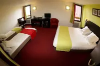 Kyriad Design Enzo Montlucon - Saint Victor Hotels in Huriel