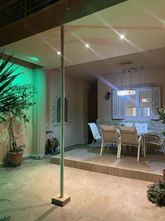 Oasis Garden Apartment