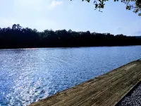 Spacious Lakeside Country Getaway! Hotels in Garland County