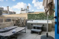 Mandera's Boutique Suites & Dorms - Hot Tub