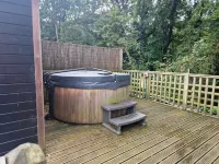 Glamping Hut - Riverside 1